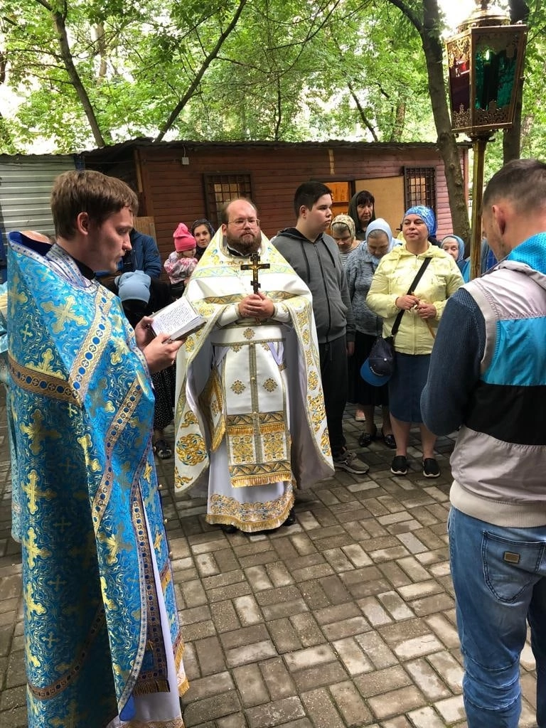 В колокольне бывшего Казанского Головинского монастыря молитвенно встретили престольный праздник 12