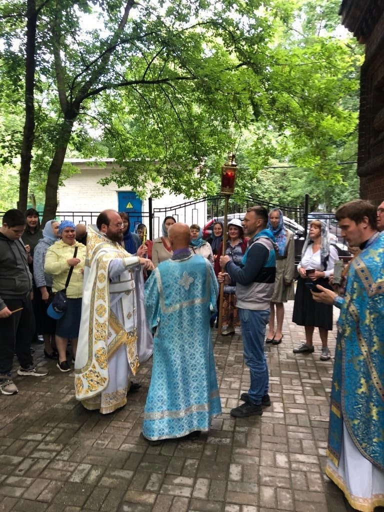 В колокольне бывшего Казанского Головинского монастыря молитвенно встретили престольный праздник 5