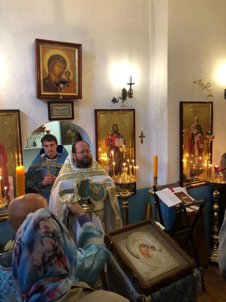 В колокольне бывшего Казанского Головинского монастыря молитвенно встретили престольный праздник 9