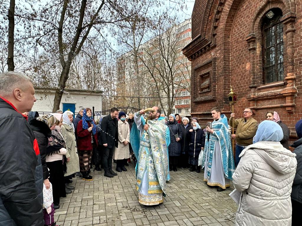 В день памяти Казанской иконы Божией Матери в колокольню бывшей Головинской обители возвращена монастырская икона XIX века 13