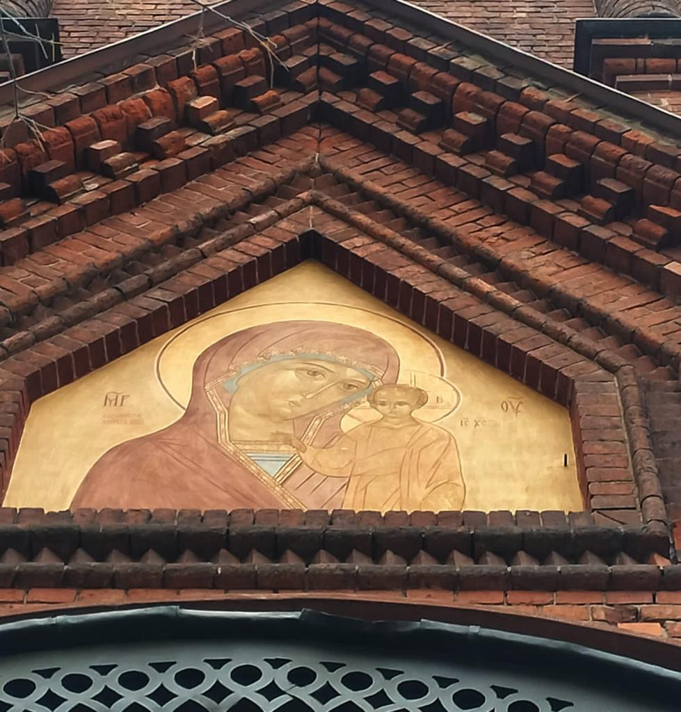 В день памяти Казанской иконы Божией Матери в колокольню бывшей Головинской обители возвращена монастырская икона XIX века 3
