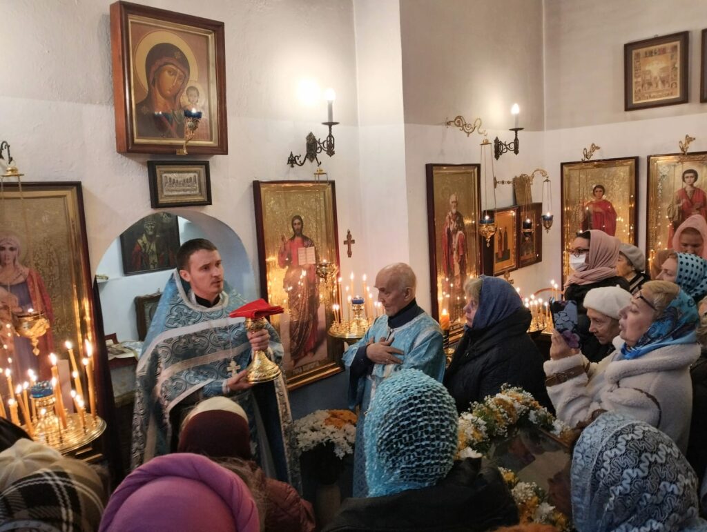 В день памяти Казанской иконы Божией Матери в колокольню бывшей Головинской обители возвращена монастырская икона XIX века 7