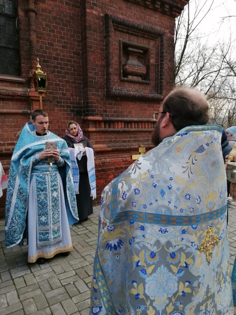 В день памяти Казанской иконы Божией Матери в колокольню бывшей Головинской обители возвращена монастырская икона XIX века 9